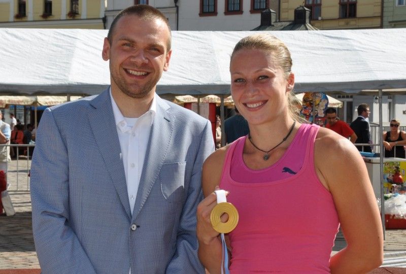 Primátor na Plzeňské tyčce předal pamětní list olympioničce Ptáčníkové