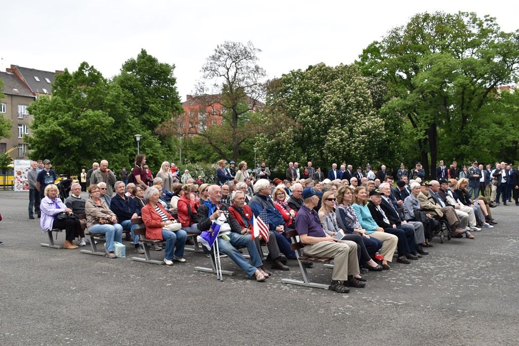 Pietní akt na náměstí Míru (foto: A.Jarošová, 3.5.2018)