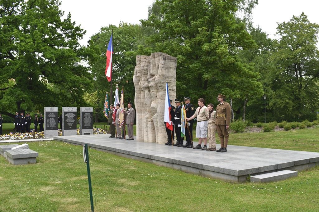 Pietní akt na náměstí Míru (foto: A.Jarošová, 3.5.2018)