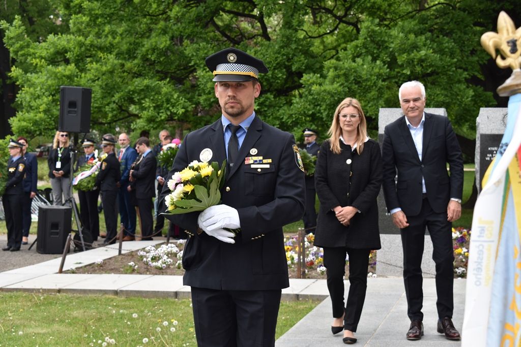 Pietní akt na náměstí Míru (foto: A.Jarošová, 3.5.2018)