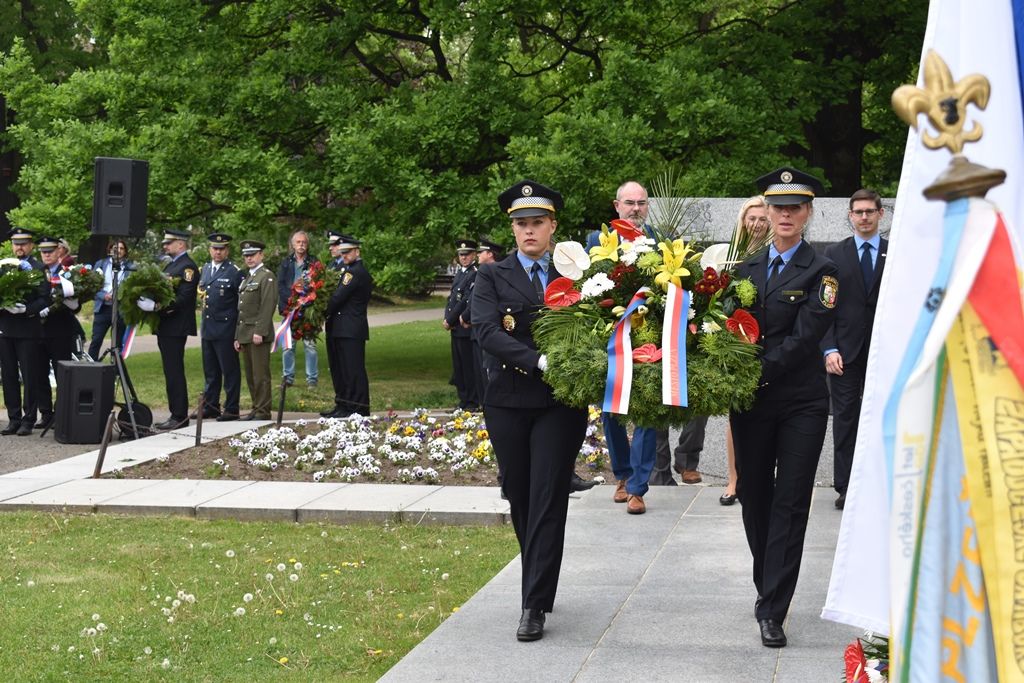 Pietní akt na náměstí Míru (foto: A.Jarošová, 3.5.2018)