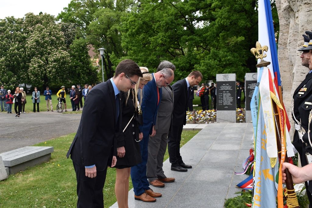 Pietní akt na náměstí Míru (foto: A.Jarošová, 3.5.2018)