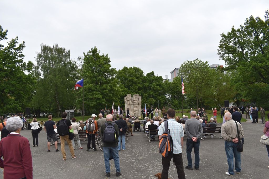 Pietní akt na náměstí Míru (foto: A.Jarošová, 3.5.2018)