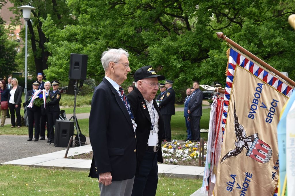 Pietní akt na náměstí Míru (foto: A.Jarošová, 3.5.2018)
