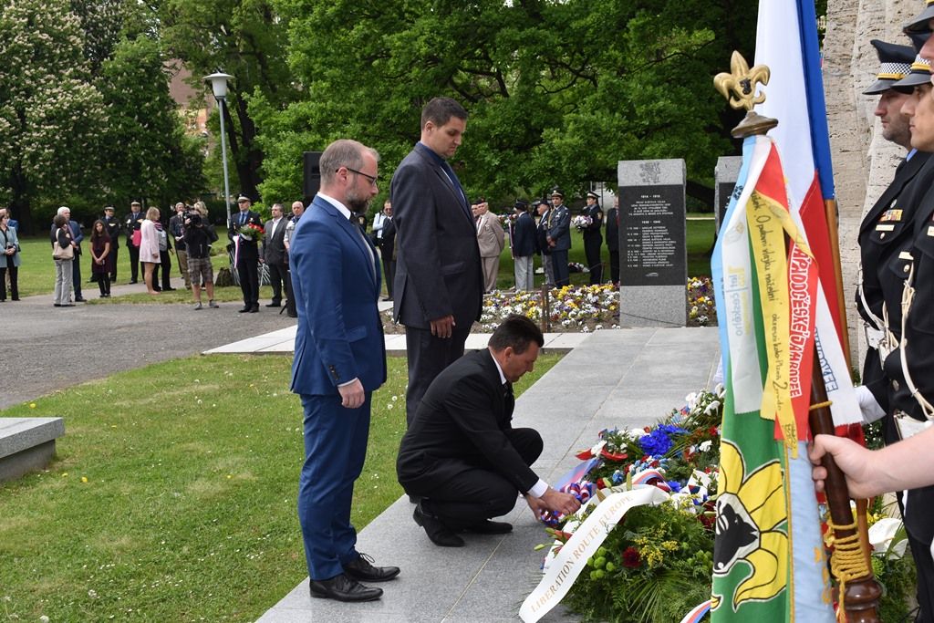 Pietní akt na náměstí Míru (foto: A.Jarošová, 3.5.2018)