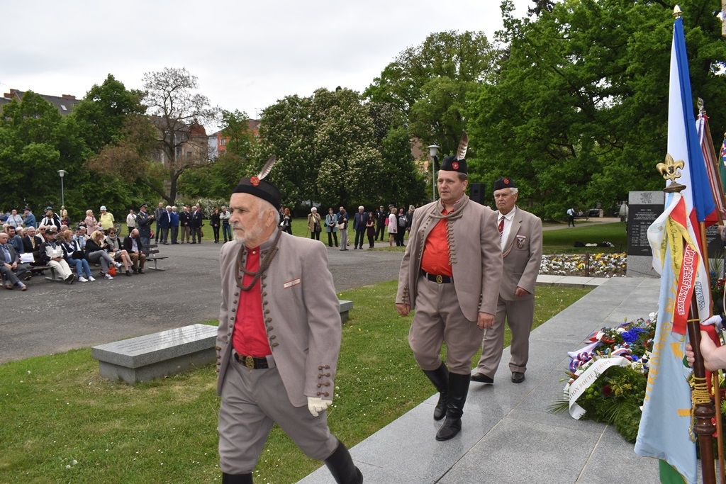 Pietní akt na náměstí Míru (foto: A.Jarošová, 3.5.2018)