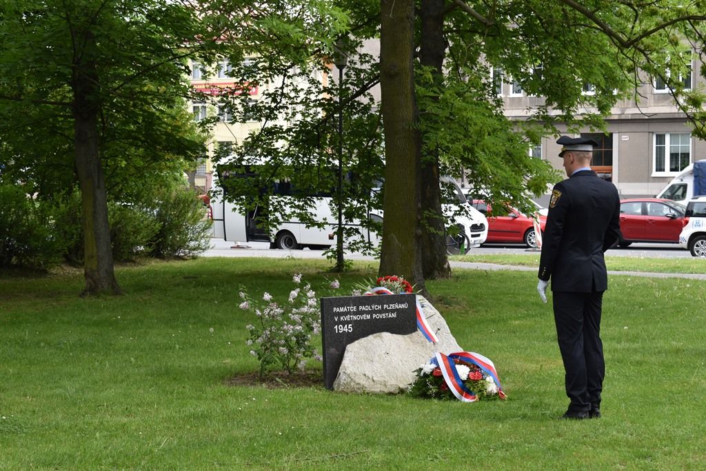 Pietní akt na náměstí Míru (foto: A.Jarošová, 3.5.2018)