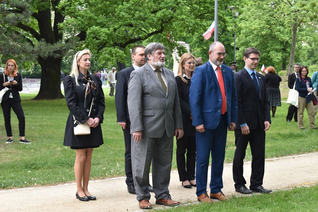 Pietní akt na náměstí Míru (foto: A.Jarošová, 3.5.2018)