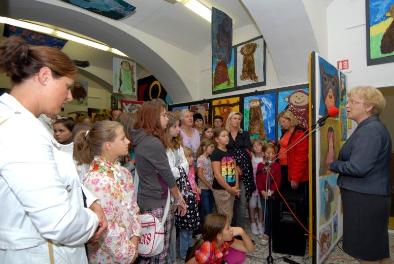 Soutěžilo se v osmi kategoriích: děti předškolního věku, I. stupeň základních škol, II. stupeň základních škol, osmiletá gymnázia, družiny mládeže, speciální školy a dětské domovy, základní umělecké školy. Do akce se zapojila celá řada škol a dětí, a to nejen z Plzně, ale z celého kraje. Přihlášeno bylo velké množství kvalitních prací využívajících nejrůznějších výtvarných technik. Porota tak při vybírání těch nejlepších neměla lehký úkol. (12.9.2012)