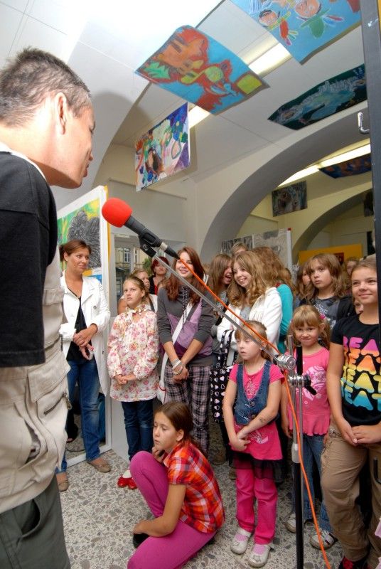 Soutěžilo se v osmi kategoriích: děti předškolního věku, I. stupeň základních škol, II. stupeň základních škol, osmiletá gymnázia, družiny mládeže, speciální školy a dětské domovy, základní umělecké školy. Do akce se zapojila celá řada škol a dětí, a to nejen z Plzně, ale z celého kraje. Přihlášeno bylo velké množství kvalitních prací využívajících nejrůznějších výtvarných technik. Porota tak při vybírání těch nejlepších neměla lehký úkol. (12.9.2012)