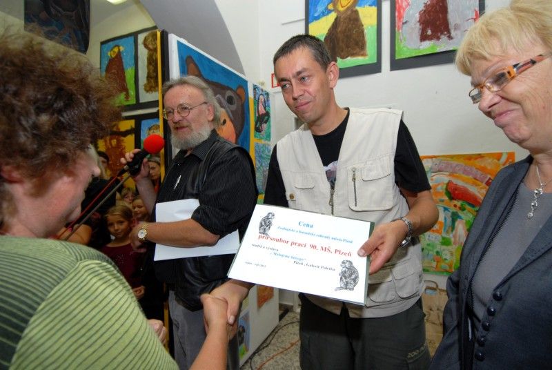 Soutěžilo se v osmi kategoriích: děti předškolního věku, I. stupeň základních škol, II. stupeň základních škol, osmiletá gymnázia, družiny mládeže, speciální školy a dětské domovy, základní umělecké školy. Do akce se zapojila celá řada škol a dětí, a to nejen z Plzně, ale z celého kraje. Přihlášeno bylo velké množství kvalitních prací využívajících nejrůznějších výtvarných technik. Porota tak při vybírání těch nejlepších neměla lehký úkol. (12.9.2012)