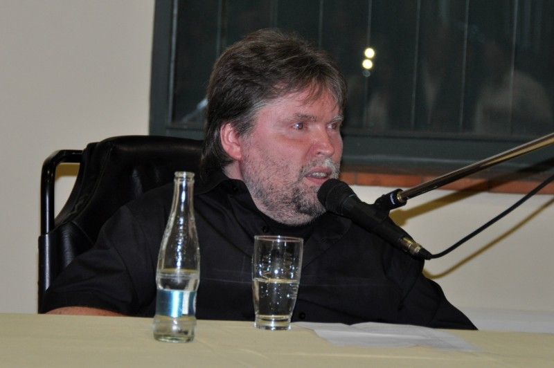 Kam bez bariér – Plzeňsko je název knihy, která nedávno vyšla jako první z nové ediční řady cestovních průvodců pro všechny turisty včetně seniorů, rodin s dětmi v kočárcích a zejména pak lidí s tělesným postižením a jejich přátel a pomocníků. Jejím autorem je Plzeňan Miroslav Valina, od roku 1977 upoutaný na invalidní vozík. Cestovního průvodce, svého druhu prvního v České republice, sepsal na základě svých zkušeností a za finanční podpory města Plzně a společností Plzeňská teplárenská a Plzeňský Prazdroj. (12.9.2012)