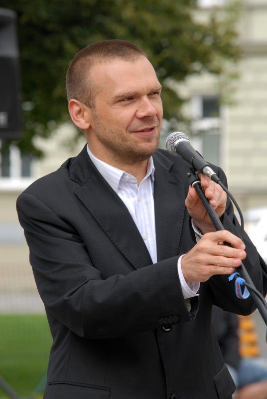 Po dvou letech postupných úprav se veřejnosti otevírá (13.9.2012) Mikulášské náměstí. Parkový ráz získalo místo, kde se dříve nacházelo hřiště a městská ohrada, v roce 1902. Přes výrazné kompoziční změny v minulých desetiletích jej nynější obnova vrací k prvotní podobě. Je zachována původní dispozice včetně lipových alejí.