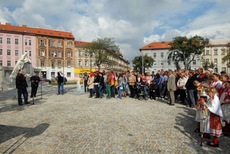 Po dvou letech postupných úprav se veřejnosti otevírá (13.9.2012) Mikulášské náměstí. Parkový ráz získalo místo, kde se dříve nacházelo hřiště a městská ohrada, v roce 1902. Přes výrazné kompoziční změny v minulých desetiletích jej nynější obnova vrací k prvotní podobě. Je zachována původní dispozice včetně lipových alejí.