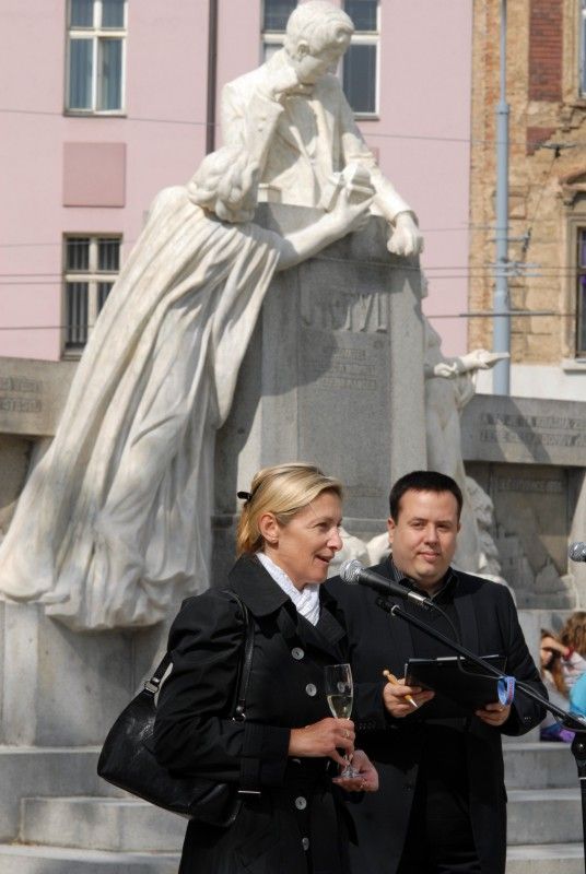 Po dvou letech postupných úprav se veřejnosti otevírá (13.9.2012) Mikulášské náměstí. Parkový ráz získalo místo, kde se dříve nacházelo hřiště a městská ohrada, v roce 1902. Přes výrazné kompoziční změny v minulých desetiletích jej nynější obnova vrací k prvotní podobě. Je zachována původní dispozice včetně lipových alejí.