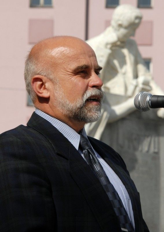 Po dvou letech postupných úprav se veřejnosti otevírá (13.9.2012) Mikulášské náměstí. Parkový ráz získalo místo, kde se dříve nacházelo hřiště a městská ohrada, v roce 1902. Přes výrazné kompoziční změny v minulých desetiletích jej nynější obnova vrací k prvotní podobě. Je zachována původní dispozice včetně lipových alejí.