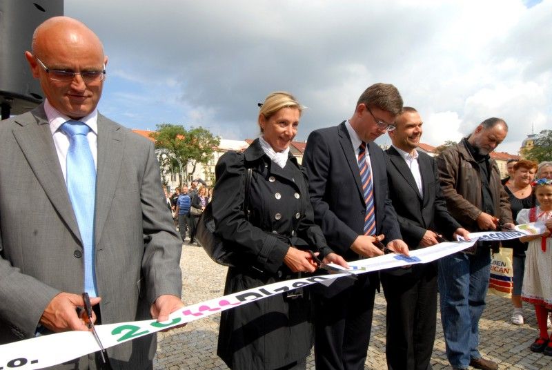 Po dvou letech postupných úprav se veřejnosti otevírá (13.9.2012) Mikulášské náměstí. Parkový ráz získalo místo, kde se dříve nacházelo hřiště a městská ohrada, v roce 1902. Přes výrazné kompoziční změny v minulých desetiletích jej nynější obnova vrací k prvotní podobě. Je zachována původní dispozice včetně lipových alejí.