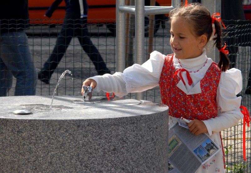 Po dvou letech postupných úprav se veřejnosti otevírá (13.9.2012) Mikulášské náměstí. Parkový ráz získalo místo, kde se dříve nacházelo hřiště a městská ohrada, v roce 1902. Přes výrazné kompoziční změny v minulých desetiletích jej nynější obnova vrací k prvotní podobě. Je zachována původní dispozice včetně lipových alejí.