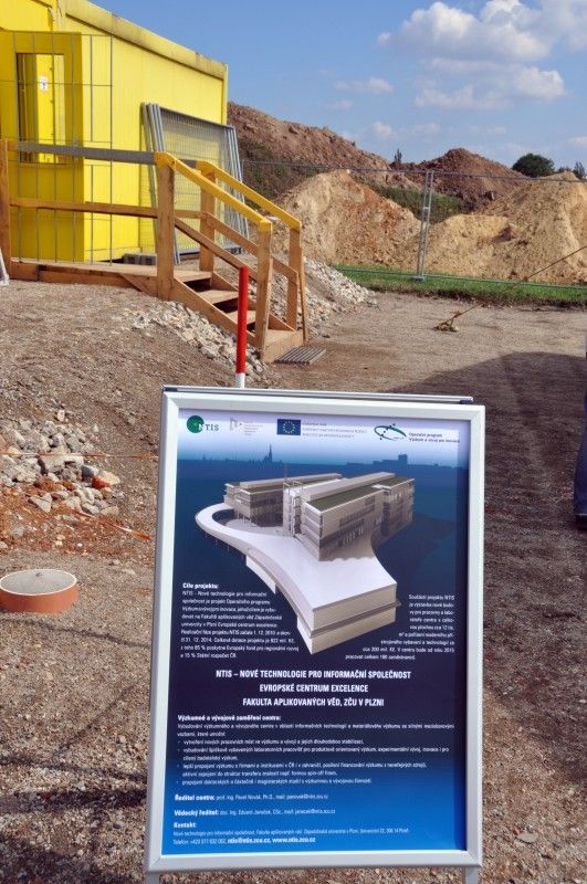 Stavbu výzkumného a vzdělávacího centra za 1,6 miliardy korun zahájila v pátek 14. září 2012 oficiálně Fakulta aplikovaných věd Západočeské univerzity v Plzni. (foto: Z. Kubalová)