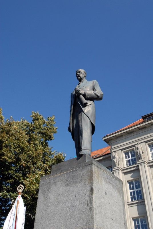 Vzpomínkové (14.9.2012) setkání se uskutečnilo za přítomnosti představitelů města a desítek občanů.