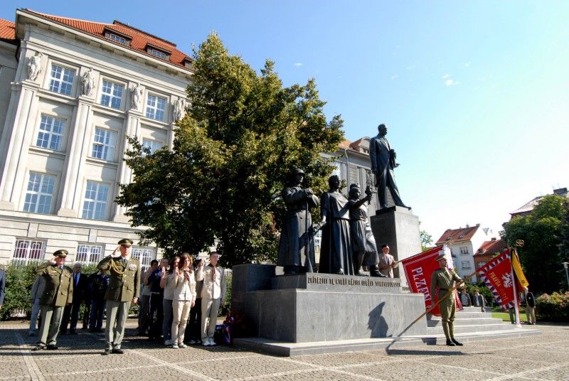Vzpomínkové (14.9.2012) setkání se uskutečnilo za přítomnosti představitelů města a desítek občanů.