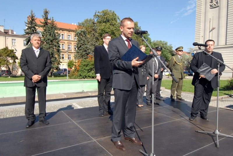 Vzpomínkové (14.9.2012) setkání se uskutečnilo za přítomnosti představitelů města a desítek občanů.