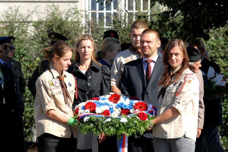 Vzpomínkové (14.9.2012) setkání se uskutečnilo za přítomnosti představitelů města a desítek občanů.