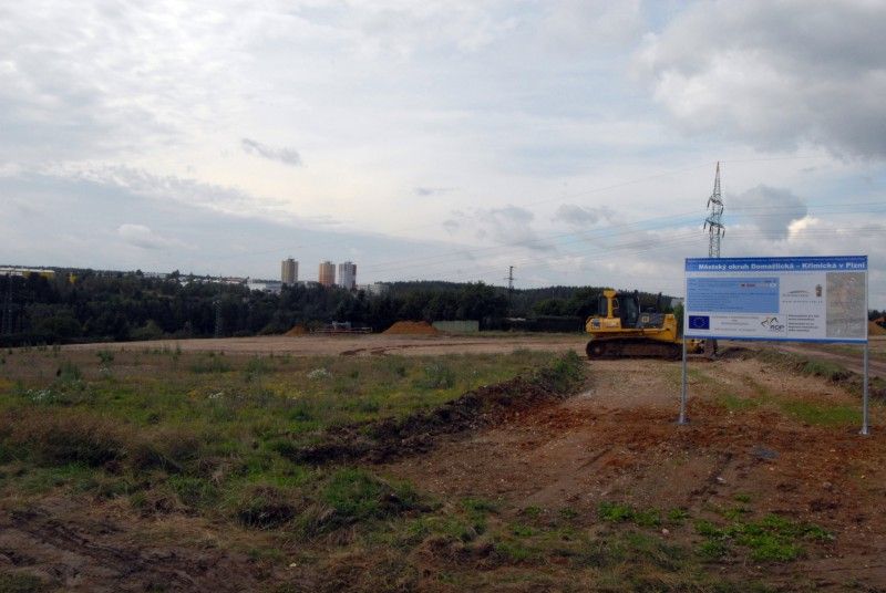 První etapa výstavby zahrnuje úsek od Domažlické ulice přes Slovanské údolí až ke Křimické ulici. (19.9.2012)