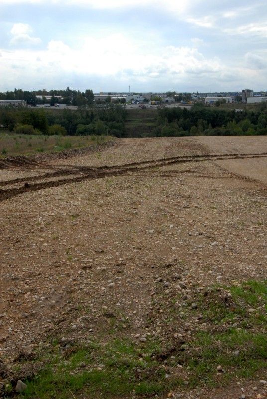 První etapa výstavby zahrnuje úsek od Domažlické ulice přes Slovanské údolí až ke Křimické ulici. (19.9.2012)