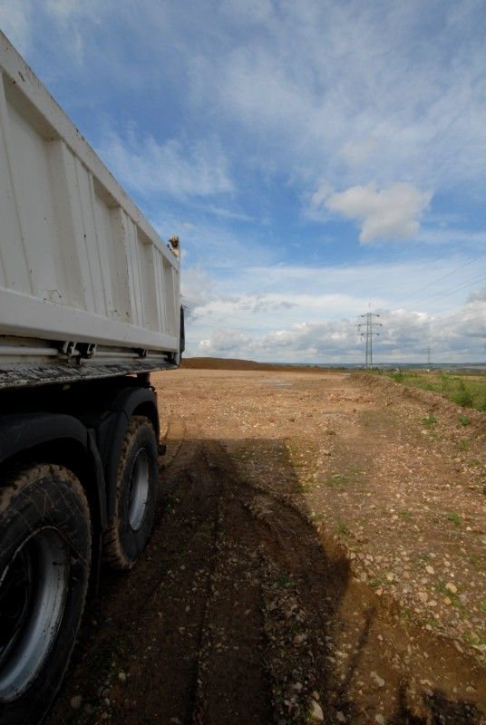 První etapa výstavby zahrnuje úsek od Domažlické ulice přes Slovanské údolí až ke Křimické ulici. (19.9.2012)