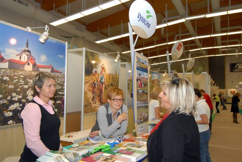 Více než sto našich a zahraničních vystavovatelů se sjelo (20.9.2012) do Městské sportovní haly na Slovanech, aby v Plzni představili kompletní informace o svých destinacích na veletrhu ITEP.