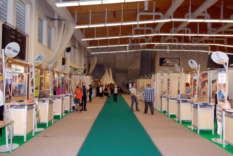 Více než sto našich a zahraničních vystavovatelů se sjelo (20.9.2012) do Městské sportovní haly na Slovanech, aby v Plzni představili kompletní informace o svých destinacích na veletrhu ITEP.