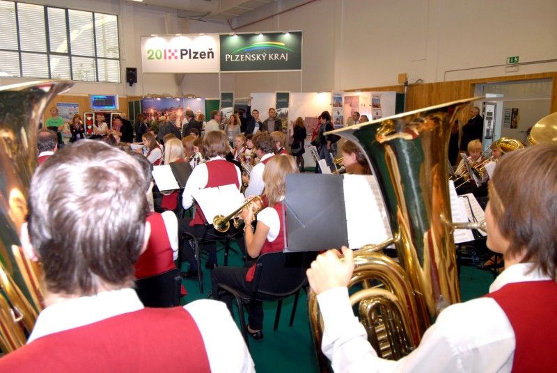 Více než sto našich a zahraničních vystavovatelů se sjelo (20.9.2012) do Městské sportovní haly na Slovanech, aby v Plzni představili kompletní informace o svých destinacích na veletrhu ITEP.