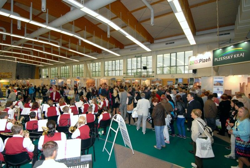 Více než sto našich a zahraničních vystavovatelů se sjelo (20.9.2012) do Městské sportovní haly na Slovanech, aby v Plzni představili kompletní informace o svých destinacích na veletrhu ITEP.