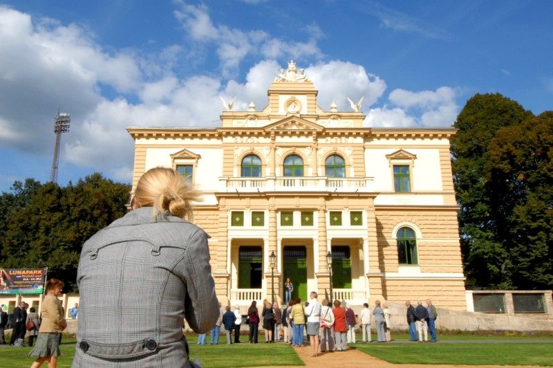 V srpnu letošního roku byla dokončena obnova budovy plzeňského Sokola. Po sto letech užívání šlo o technickou, funkční i architektonickou rehabilitaci stavby, jejíž podstata spočívá v obnově krovu a střechy, fasády, oken a dveří a rovněž restaurátorských prvků. Autenticita budovy se po její rekonstrukci zachovala, proto byla ve čtvrtek 20. září 2012 slavnostně za přítomnosti hostů znovuotevřena. Město reprezentovali primátor Martin Baxa a náměstek Martin Zrzavecký. Projekt realizovala Tělocvičná jednota Sokol Plzeň I. za technického a autorského dozoru Ateliéru Soukup. Donátorem je Regionální operační program Jihozápad s částkou 25, 4 milionů korun, což je 87 % způsobilých nákladů. Osmi sty tisíci přispělo také město Plzeň. Projekt je součástí Integrovaného plánu rozvoje města Plzně: Plzeň – Evropské hlavní město kultury.