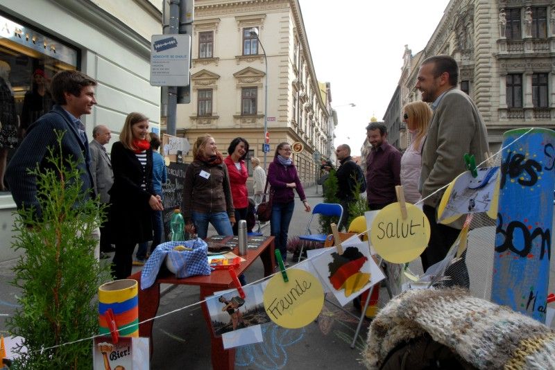 Zcela netradiční využití získala v pátek 21. září 2012 parkovací stání přibližně na deseti místech v centru města. Místo zaparkovaných aut se z nich stala příjemná zákoutí určená k relaxaci. Za cenu obvyklou za parkování v dané lokalitě bylo možné si přímo na silnici otevřít například malou kavárnu. O zajímavé atmosféře se v průběhu odpoledne přišel do ulic kolem náměstí Republiky přesvědčit i primátor Martin Baxa.