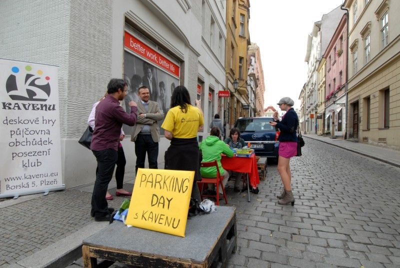 Zcela netradiční využití získala v pátek 21. září 2012 parkovací stání přibližně na deseti místech v centru města. Místo zaparkovaných aut se z nich stala příjemná zákoutí určená k relaxaci. Za cenu obvyklou za parkování v dané lokalitě bylo možné si přímo na silnici otevřít například malou kavárnu. O zajímavé atmosféře se v průběhu odpoledne přišel do ulic kolem náměstí Republiky přesvědčit i primátor Martin Baxa.