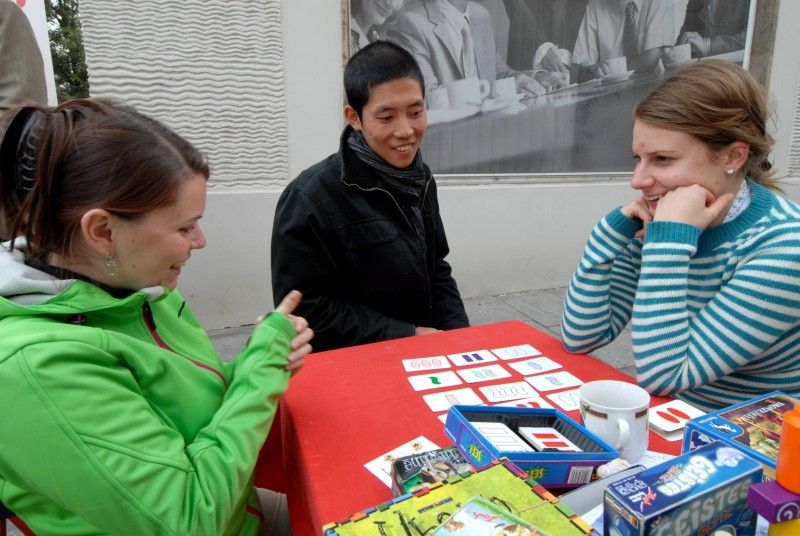 Zcela netradiční využití získala v pátek 21. září 2012 parkovací stání přibližně na deseti místech v centru města. Místo zaparkovaných aut se z nich stala příjemná zákoutí určená k relaxaci. Za cenu obvyklou za parkování v dané lokalitě bylo možné si přímo na silnici otevřít například malou kavárnu. O zajímavé atmosféře se v průběhu odpoledne přišel do ulic kolem náměstí Republiky přesvědčit i primátor Martin Baxa.
