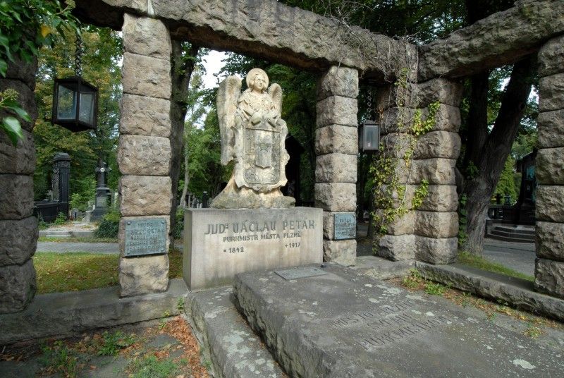 Sto sedmdesáté výročí narození významného plzeňského purkmistra Václava Petáka (1842 Rosovice – 1917) si v pondělí 24. září 2012 připomnělo město Plzeň.