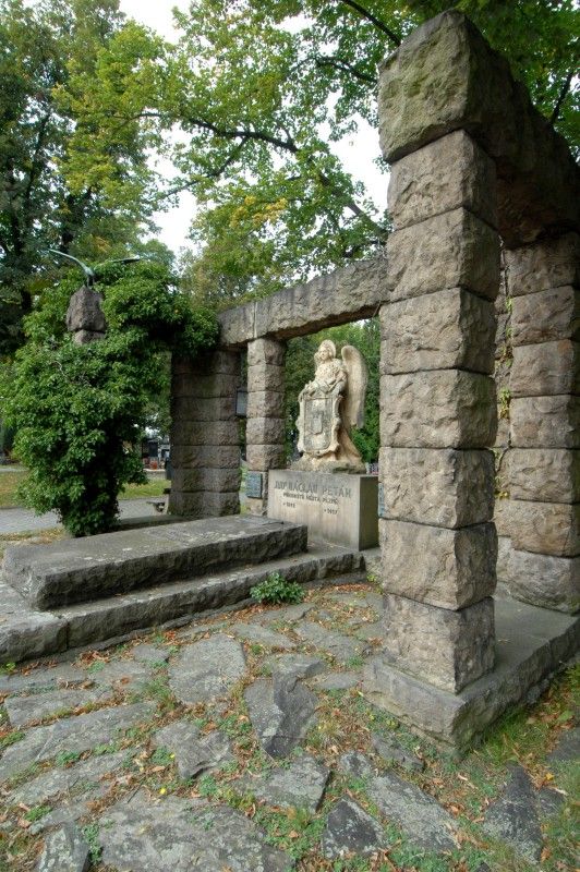 Sto sedmdesáté výročí narození významného plzeňského purkmistra Václava Petáka (1842 Rosovice – 1917) si v pondělí 24. září 2012 připomnělo město Plzeň.