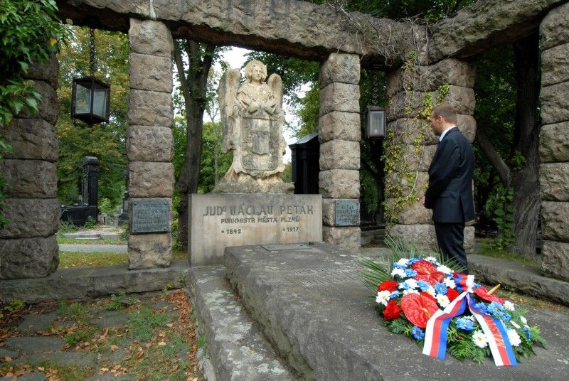 Sto sedmdesáté výročí narození významného plzeňského purkmistra Václava Petáka (1842 Rosovice – 1917) si v pondělí 24. září 2012 připomnělo město Plzeň.