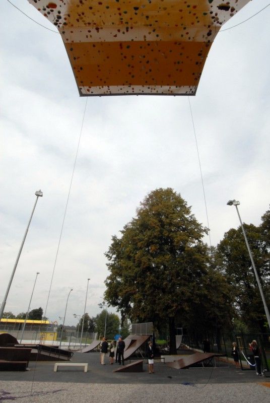 Po roce rekonstrukčních prací a stavebních úprav mohou Plzeňané od 24.9.2012 využívat další relaxační zónu v blízkosti centrální části města. Výrazná proměna území u soutoku řek Radbuzy a Mže nyní nabízí nevšední potenciál pro každodenní rekreaci a odpočinek. Projektem s celkovými náklady ve výši 71,6 milionu korun bez DPH se Plzni podařilo zhodnotit místo nejen z hlediska rekreačního a sportovního, ale i z hlediska ekologického a krajinného. Revitalizace území Štruncových sadů naplnila jednu z klíčových investic do kulturní a volnočasové infrastruktury spojené s projektem Plzeň – Evropské hlavní město kultury 2015.