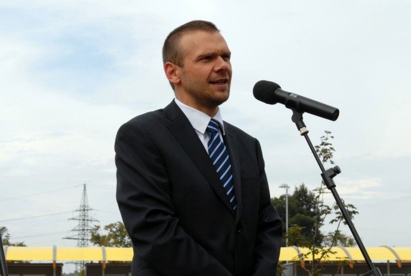 Po roce rekonstrukčních prací a stavebních úprav mohou Plzeňané od 24.9.2012 využívat další relaxační zónu v blízkosti centrální části města. Výrazná proměna území u soutoku řek Radbuzy a Mže nyní nabízí nevšední potenciál pro každodenní rekreaci a odpočinek. Projektem s celkovými náklady ve výši 71,6 milionu korun bez DPH se Plzni podařilo zhodnotit místo nejen z hlediska rekreačního a sportovního, ale i z hlediska ekologického a krajinného. Revitalizace území Štruncových sadů naplnila jednu z klíčových investic do kulturní a volnočasové infrastruktury spojené s projektem Plzeň – Evropské hlavní město kultury 2015.