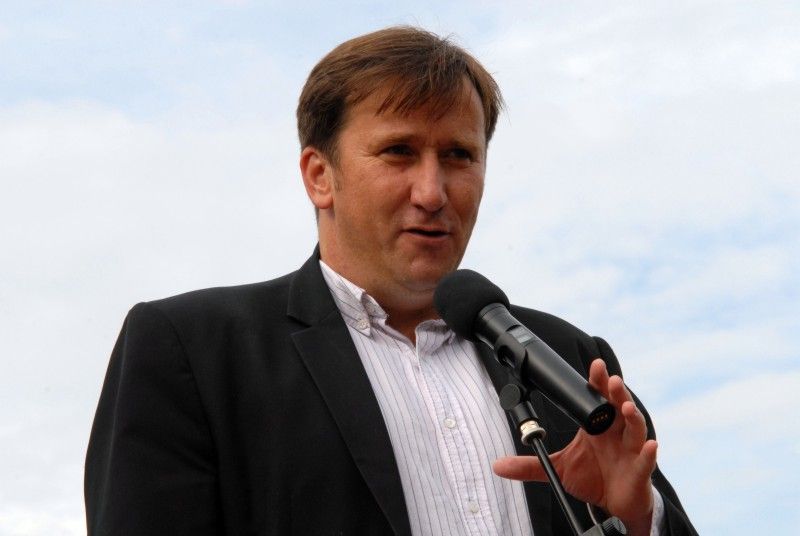 Po roce rekonstrukčních prací a stavebních úprav mohou Plzeňané od 24.9.2012 využívat další relaxační zónu v blízkosti centrální části města. Výrazná proměna území u soutoku řek Radbuzy a Mže nyní nabízí nevšední potenciál pro každodenní rekreaci a odpočinek. Projektem s celkovými náklady ve výši 71,6 milionu korun bez DPH se Plzni podařilo zhodnotit místo nejen z hlediska rekreačního a sportovního, ale i z hlediska ekologického a krajinného. Revitalizace území Štruncových sadů naplnila jednu z klíčových investic do kulturní a volnočasové infrastruktury spojené s projektem Plzeň – Evropské hlavní město kultury 2015.