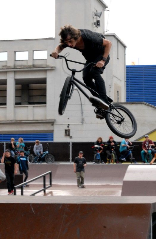 Po roce rekonstrukčních prací a stavebních úprav mohou Plzeňané od 24.9.2012 využívat další relaxační zónu v blízkosti centrální části města. Výrazná proměna území u soutoku řek Radbuzy a Mže nyní nabízí nevšední potenciál pro každodenní rekreaci a odpočinek. Projektem s celkovými náklady ve výši 71,6 milionu korun bez DPH se Plzni podařilo zhodnotit místo nejen z hlediska rekreačního a sportovního, ale i z hlediska ekologického a krajinného. Revitalizace území Štruncových sadů naplnila jednu z klíčových investic do kulturní a volnočasové infrastruktury spojené s projektem Plzeň – Evropské hlavní město kultury 2015.