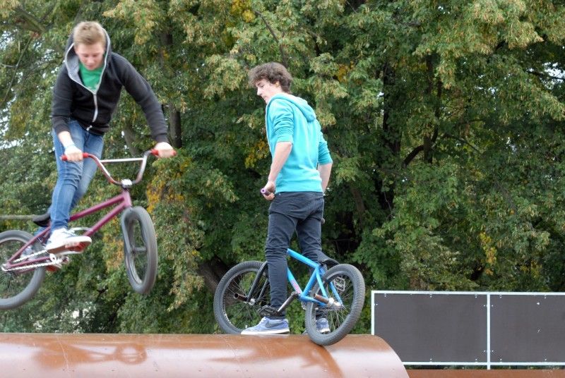 Po roce rekonstrukčních prací a stavebních úprav mohou Plzeňané od 24.9.2012 využívat další relaxační zónu v blízkosti centrální části města. Výrazná proměna území u soutoku řek Radbuzy a Mže nyní nabízí nevšední potenciál pro každodenní rekreaci a odpočinek. Projektem s celkovými náklady ve výši 71,6 milionu korun bez DPH se Plzni podařilo zhodnotit místo nejen z hlediska rekreačního a sportovního, ale i z hlediska ekologického a krajinného. Revitalizace území Štruncových sadů naplnila jednu z klíčových investic do kulturní a volnočasové infrastruktury spojené s projektem Plzeň – Evropské hlavní město kultury 2015.