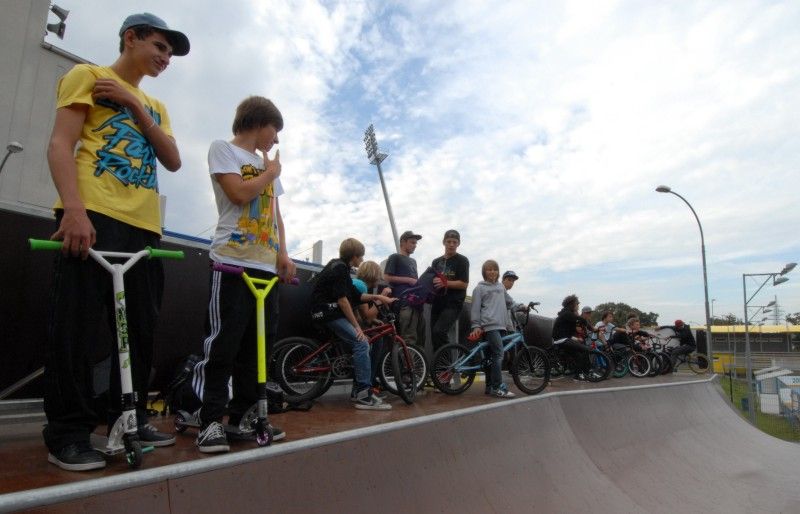 Po roce rekonstrukčních prací a stavebních úprav mohou Plzeňané od 24.9.2012 využívat další relaxační zónu v blízkosti centrální části města. Výrazná proměna území u soutoku řek Radbuzy a Mže nyní nabízí nevšední potenciál pro každodenní rekreaci a odpočinek. Projektem s celkovými náklady ve výši 71,6 milionu korun bez DPH se Plzni podařilo zhodnotit místo nejen z hlediska rekreačního a sportovního, ale i z hlediska ekologického a krajinného. Revitalizace území Štruncových sadů naplnila jednu z klíčových investic do kulturní a volnočasové infrastruktury spojené s projektem Plzeň – Evropské hlavní město kultury 2015.