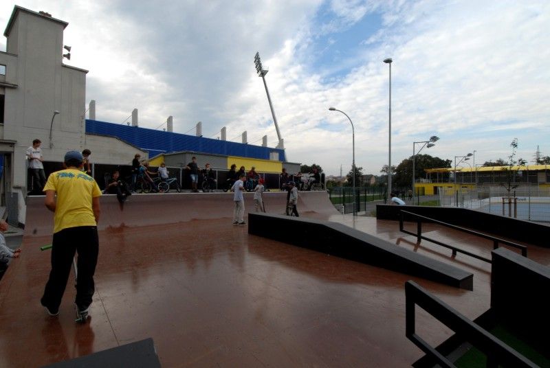 Po roce rekonstrukčních prací a stavebních úprav mohou Plzeňané od 24.9.2012 využívat další relaxační zónu v blízkosti centrální části města. Výrazná proměna území u soutoku řek Radbuzy a Mže nyní nabízí nevšední potenciál pro každodenní rekreaci a odpočinek. Projektem s celkovými náklady ve výši 71,6 milionu korun bez DPH se Plzni podařilo zhodnotit místo nejen z hlediska rekreačního a sportovního, ale i z hlediska ekologického a krajinného. Revitalizace území Štruncových sadů naplnila jednu z klíčových investic do kulturní a volnočasové infrastruktury spojené s projektem Plzeň – Evropské hlavní město kultury 2015.