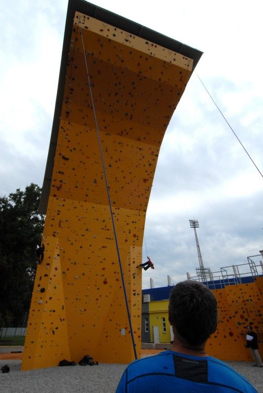 Po roce rekonstrukčních prací a stavebních úprav mohou Plzeňané od 24.9.2012 využívat další relaxační zónu v blízkosti centrální části města. Výrazná proměna území u soutoku řek Radbuzy a Mže nyní nabízí nevšední potenciál pro každodenní rekreaci a odpočinek. Projektem s celkovými náklady ve výši 71,6 milionu korun bez DPH se Plzni podařilo zhodnotit místo nejen z hlediska rekreačního a sportovního, ale i z hlediska ekologického a krajinného. Revitalizace území Štruncových sadů naplnila jednu z klíčových investic do kulturní a volnočasové infrastruktury spojené s projektem Plzeň – Evropské hlavní město kultury 2015.