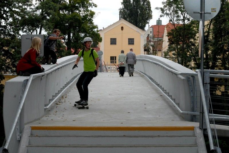 Po roce rekonstrukčních prací a stavebních úprav mohou Plzeňané od 24.9.2012 využívat další relaxační zónu v blízkosti centrální části města. Výrazná proměna území u soutoku řek Radbuzy a Mže nyní nabízí nevšední potenciál pro každodenní rekreaci a odpočinek. Projektem s celkovými náklady ve výši 71,6 milionu korun bez DPH se Plzni podařilo zhodnotit místo nejen z hlediska rekreačního a sportovního, ale i z hlediska ekologického a krajinného. Revitalizace území Štruncových sadů naplnila jednu z klíčových investic do kulturní a volnočasové infrastruktury spojené s projektem Plzeň – Evropské hlavní město kultury 2015.